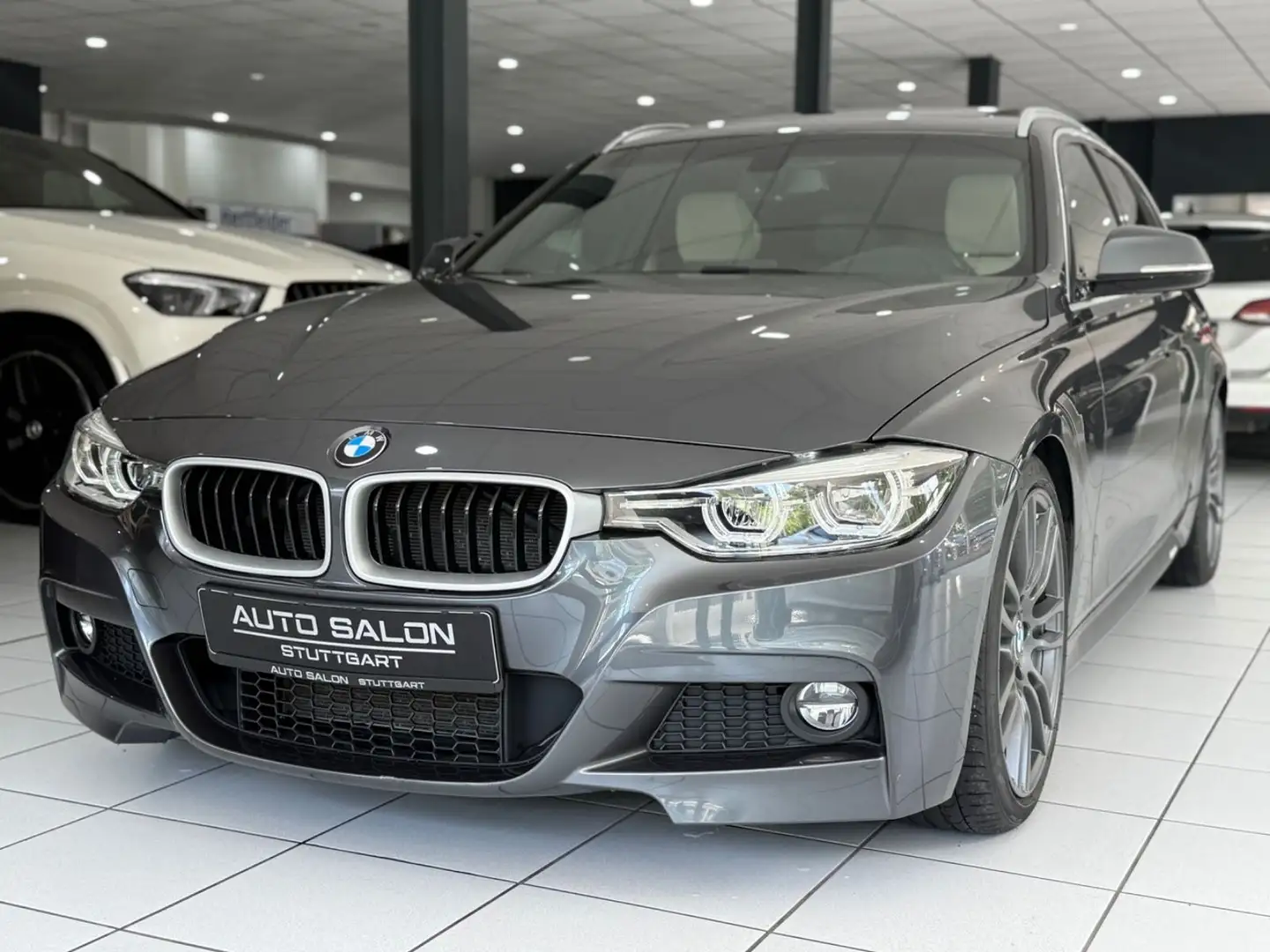 BMW 320 i xDrive M Sport *PANO*LED*NAVI*MFL*TEMP*SZH Gris - 1