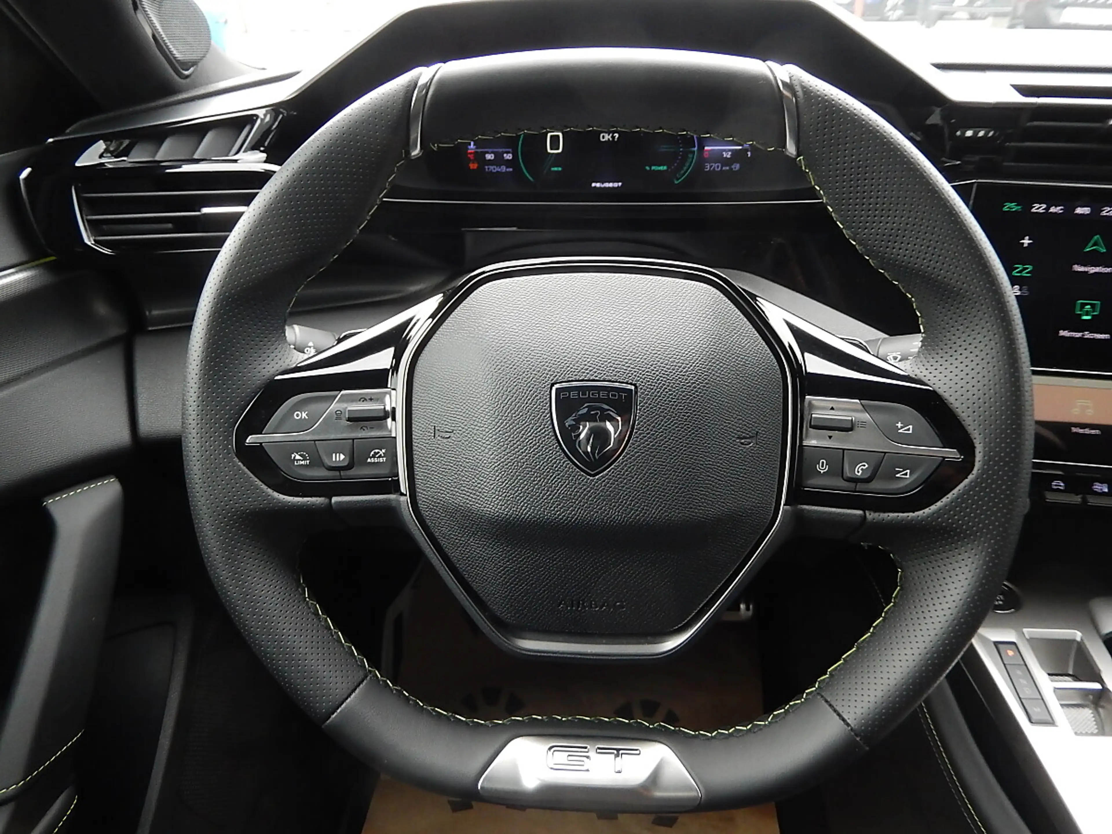 Peugeot 308 SW Hybrid 145 e-DSC6 GT — photo 15