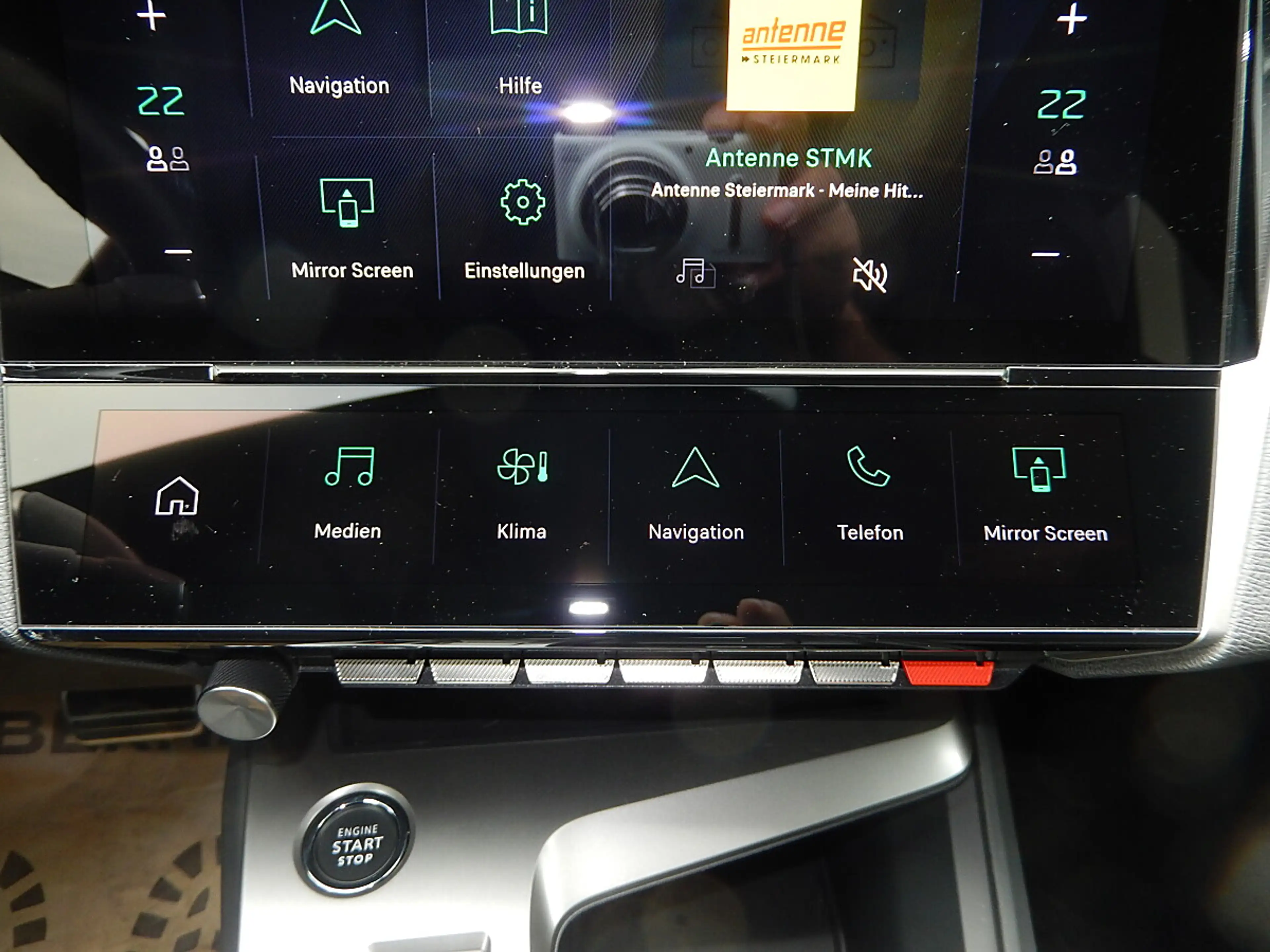 Peugeot 308 SW Hybrid 145 e-DSC6 GT — photo 17