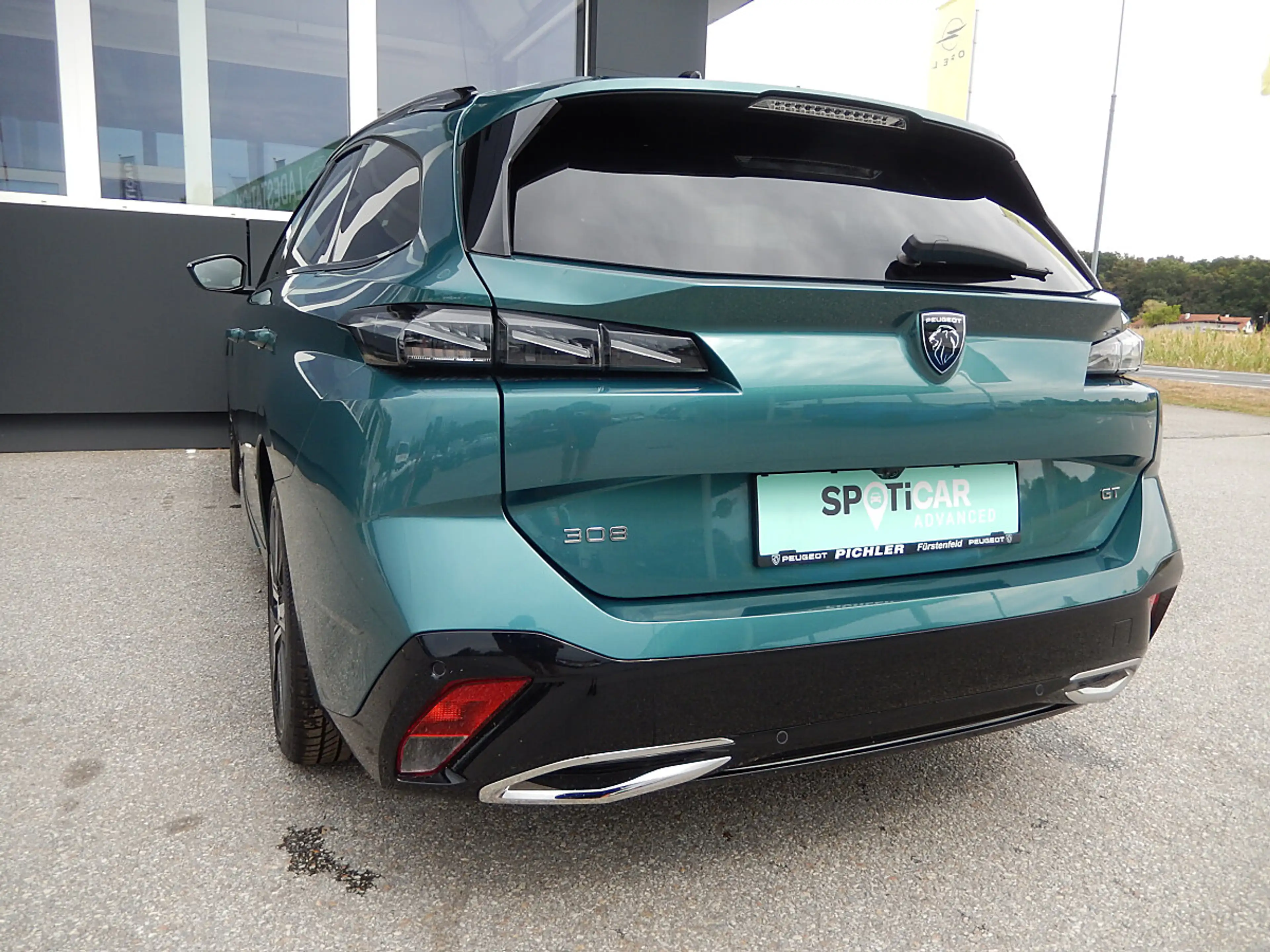 Peugeot 308 SW Hybrid 145 e-DSC6 GT — photo 6