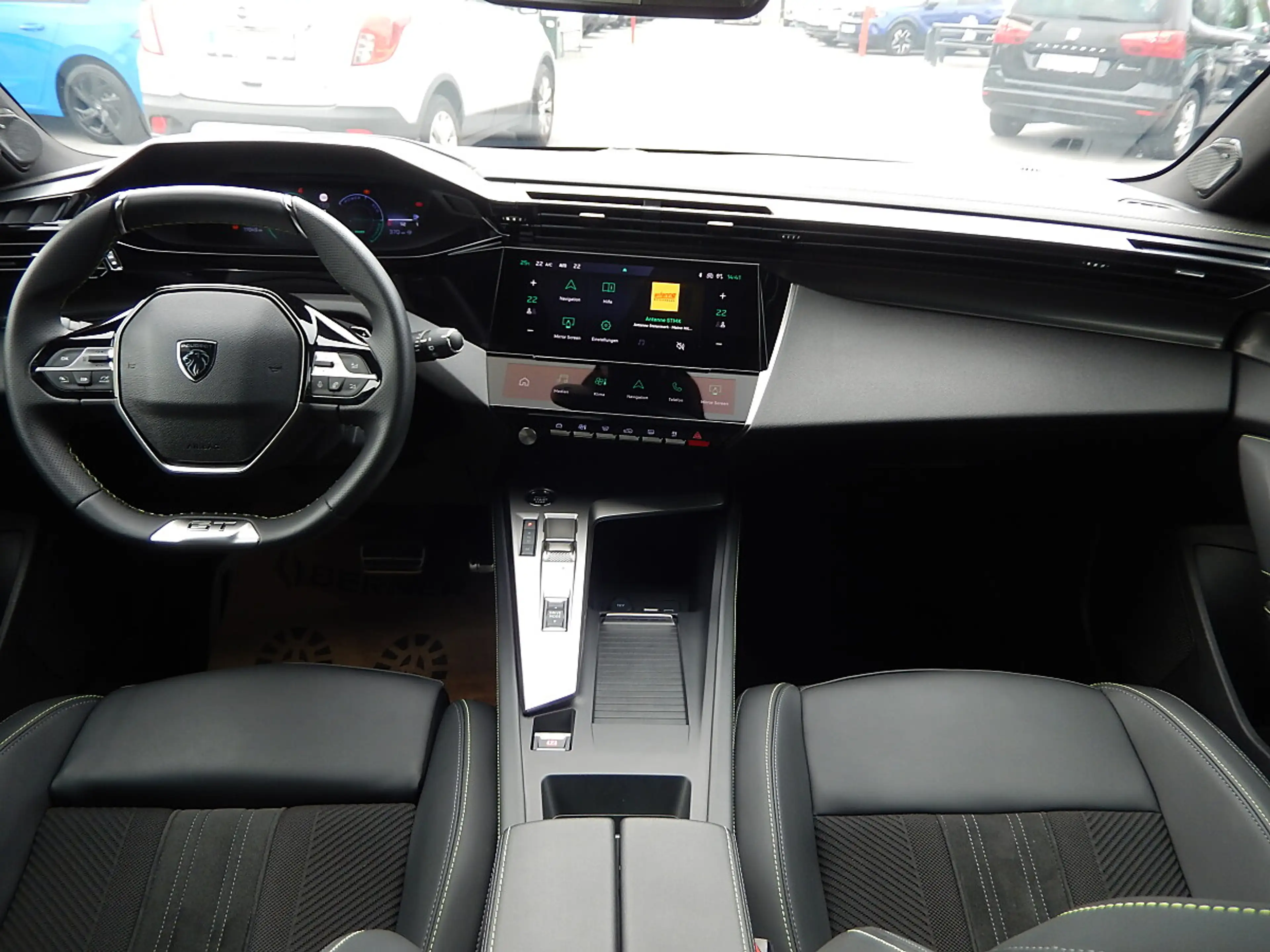 Peugeot 308 SW Hybrid 145 e-DSC6 GT — photo 14