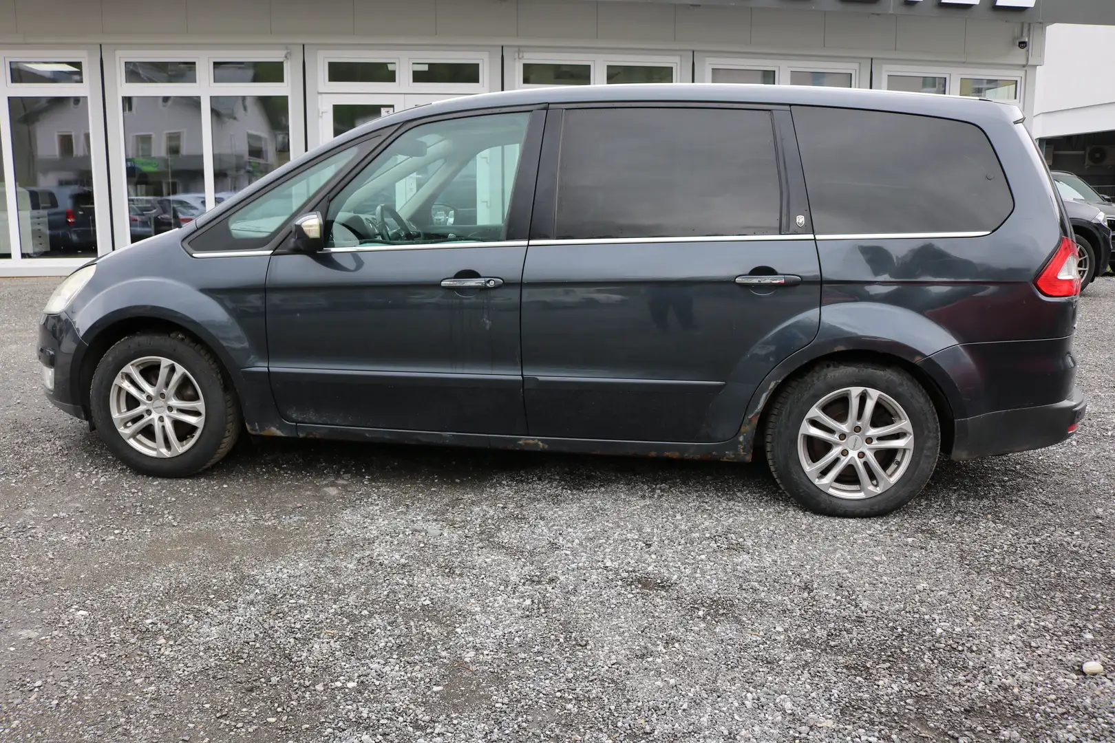 Ford Galaxy Ghia 2,0TD AUT. Grau - 2