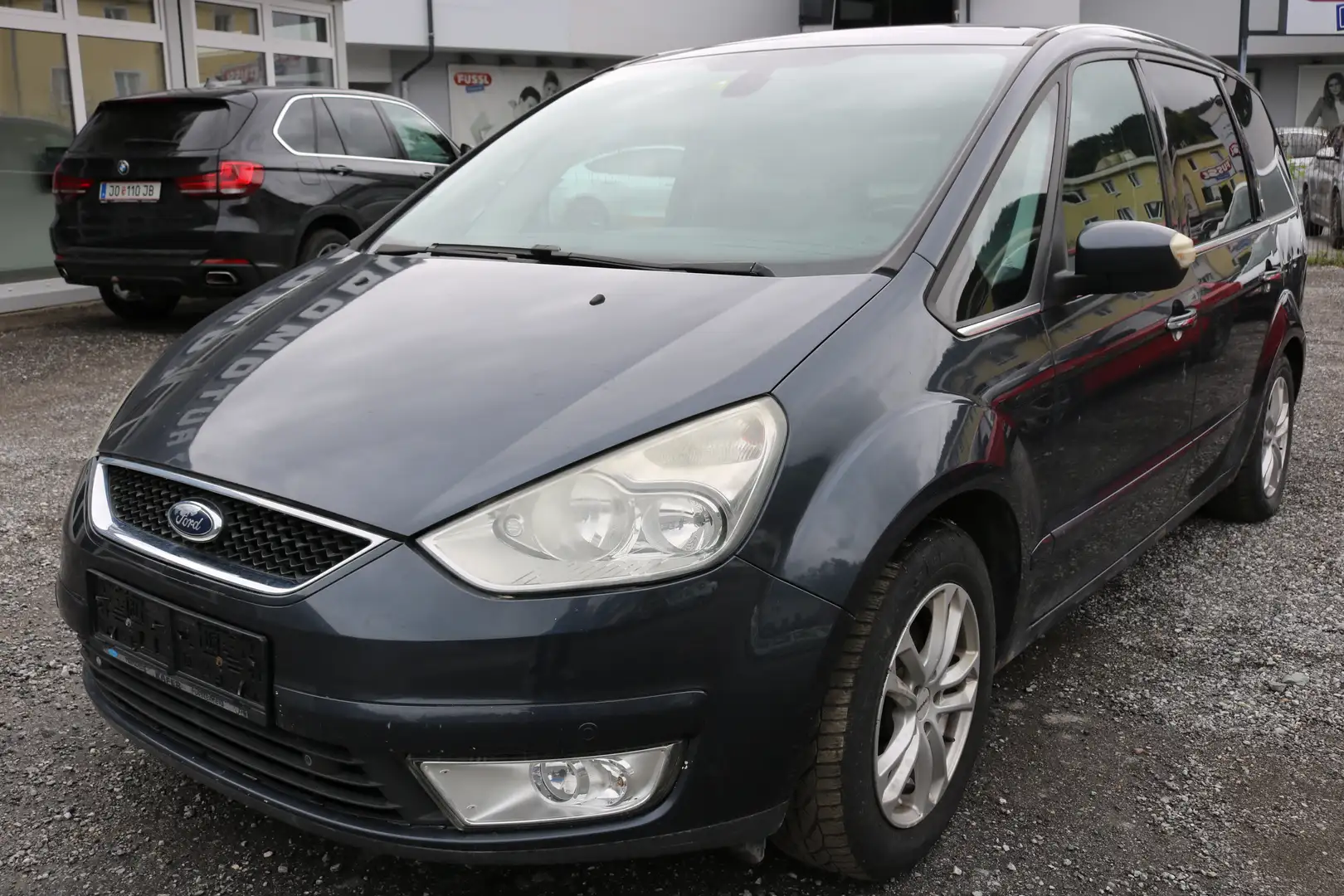 Ford Galaxy Ghia 2,0TD AUT. Grau - 1