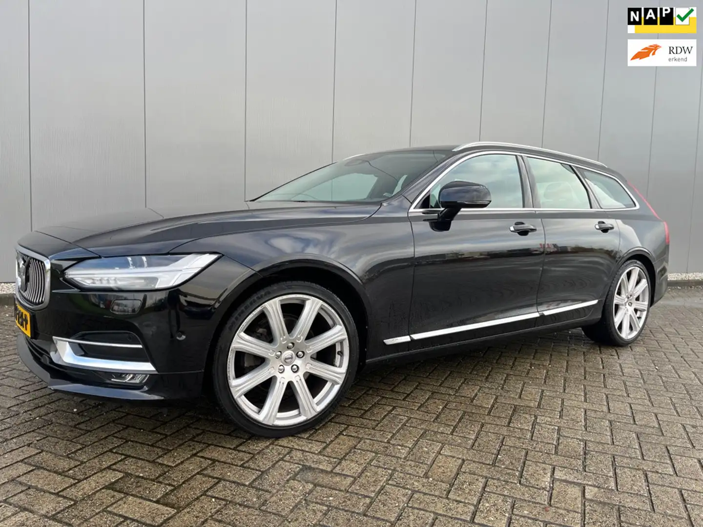 Volvo V90 2.0 D4 Inscription AUT Zwart - 1
