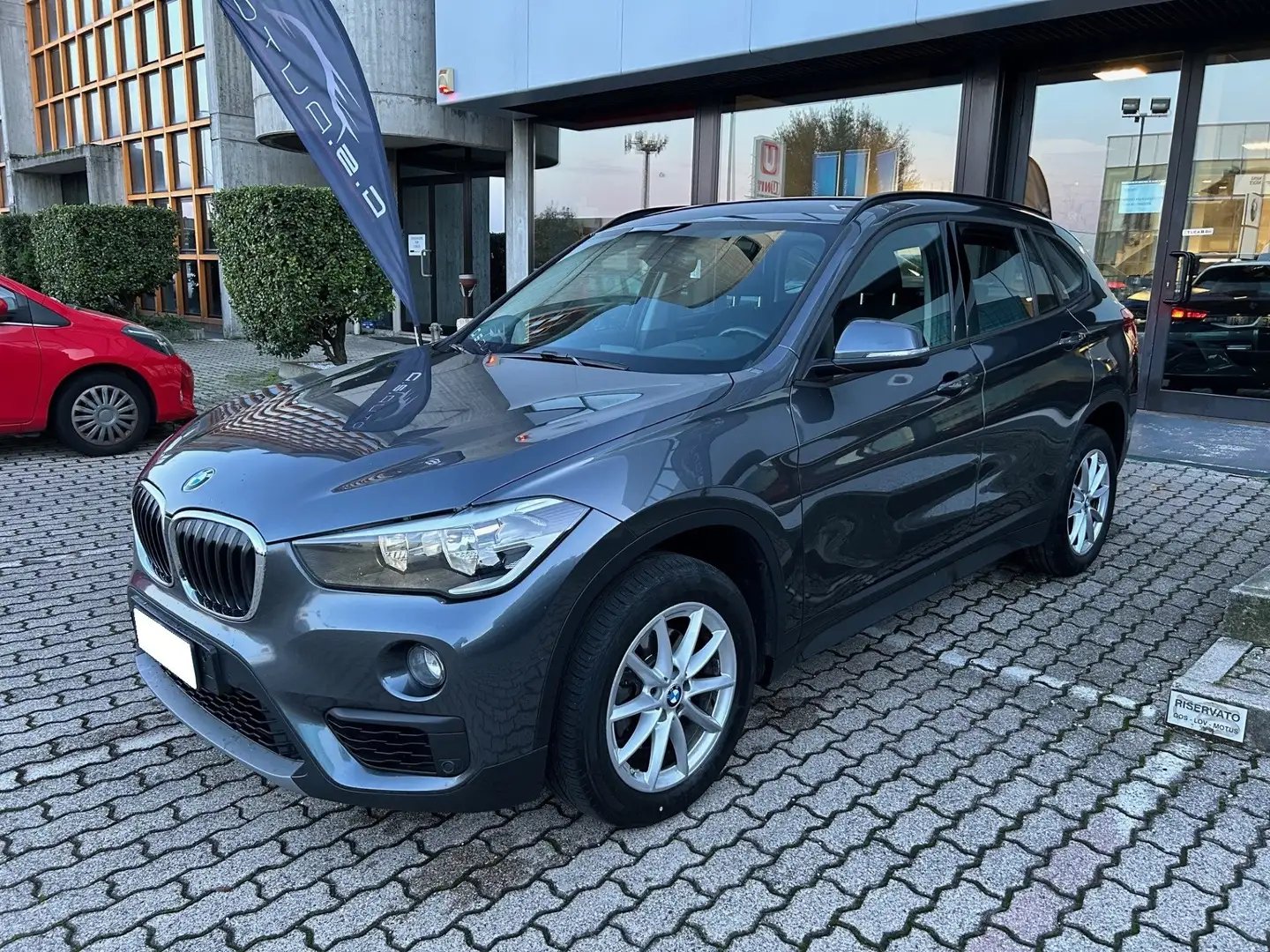 BMW X1 sdrive18d Business auto GANCIO TRAINO NEOPATENTATI Grigio - 1
