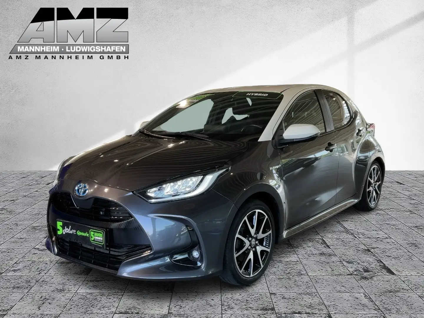 Toyota Yaris 1.5 Style Grau - 2