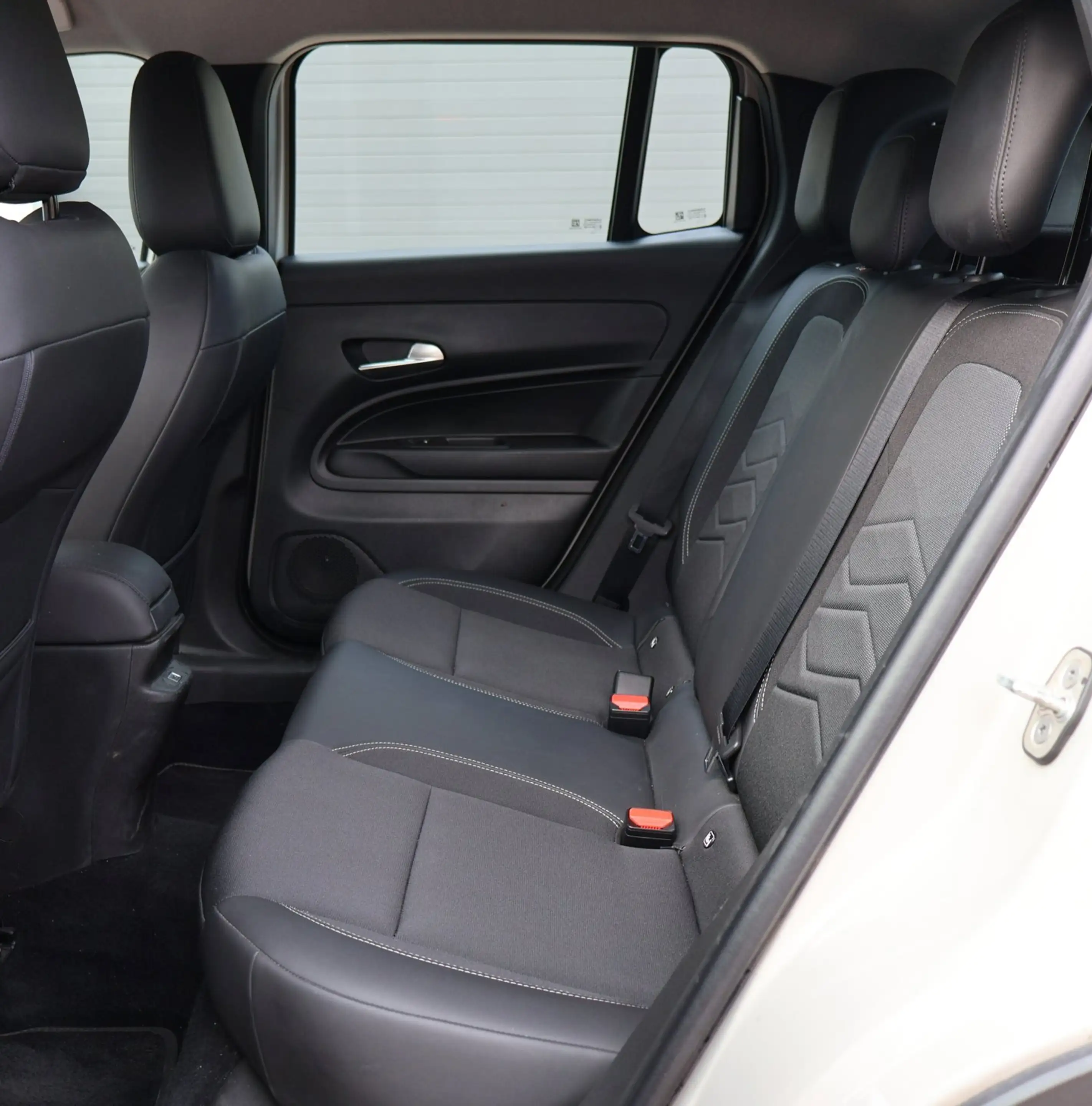Jeep Avenger 1.2 Longitude Led/Navi/Camera/Cruise/JBL/Carplay — photo 11