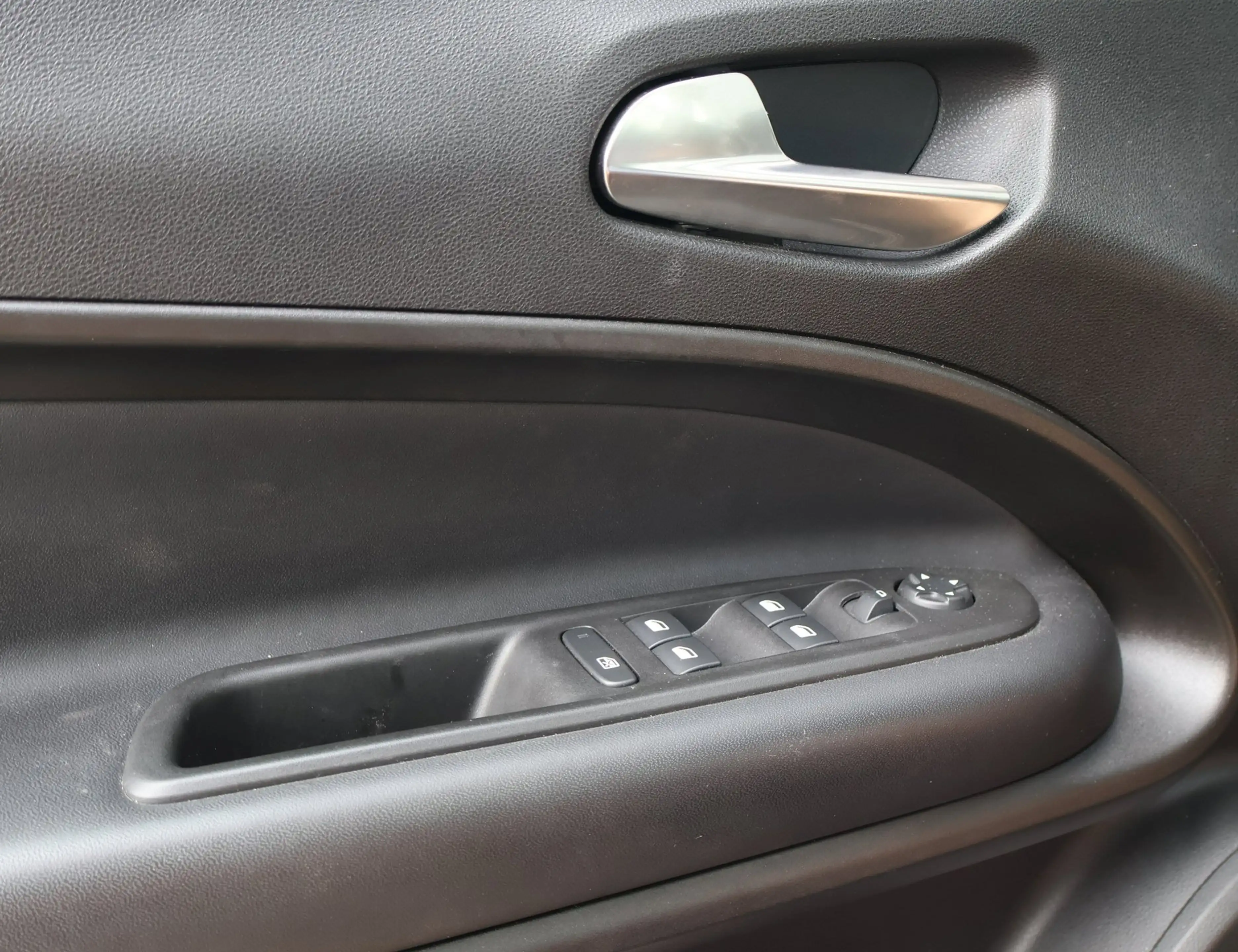 Jeep Avenger 1.2 Longitude Led/Navi/Camera/Cruise/JBL/Carplay — photo 18