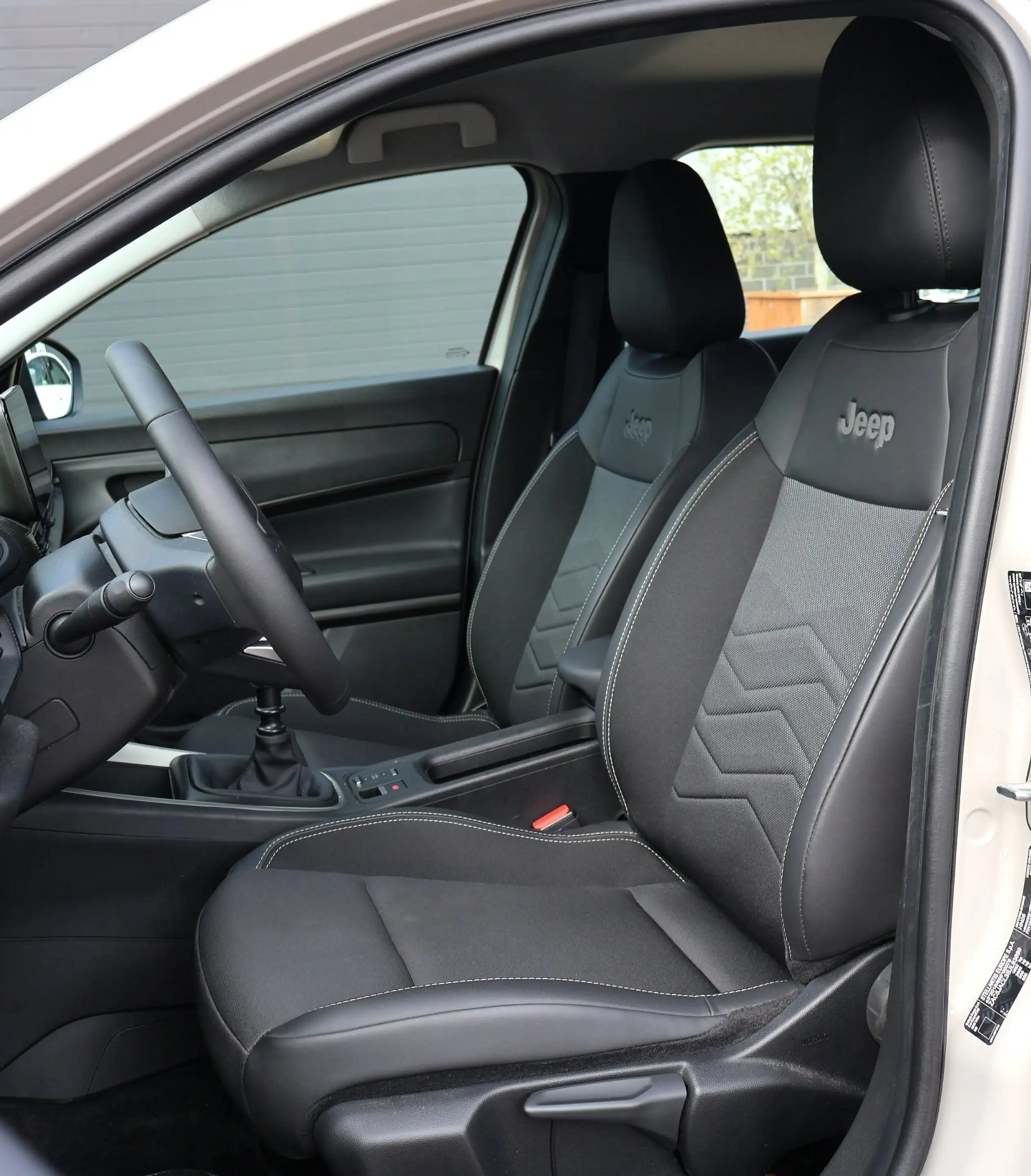 Jeep Avenger 1.2 Longitude Led/Navi/Camera/Cruise/JBL/Carplay — photo 9