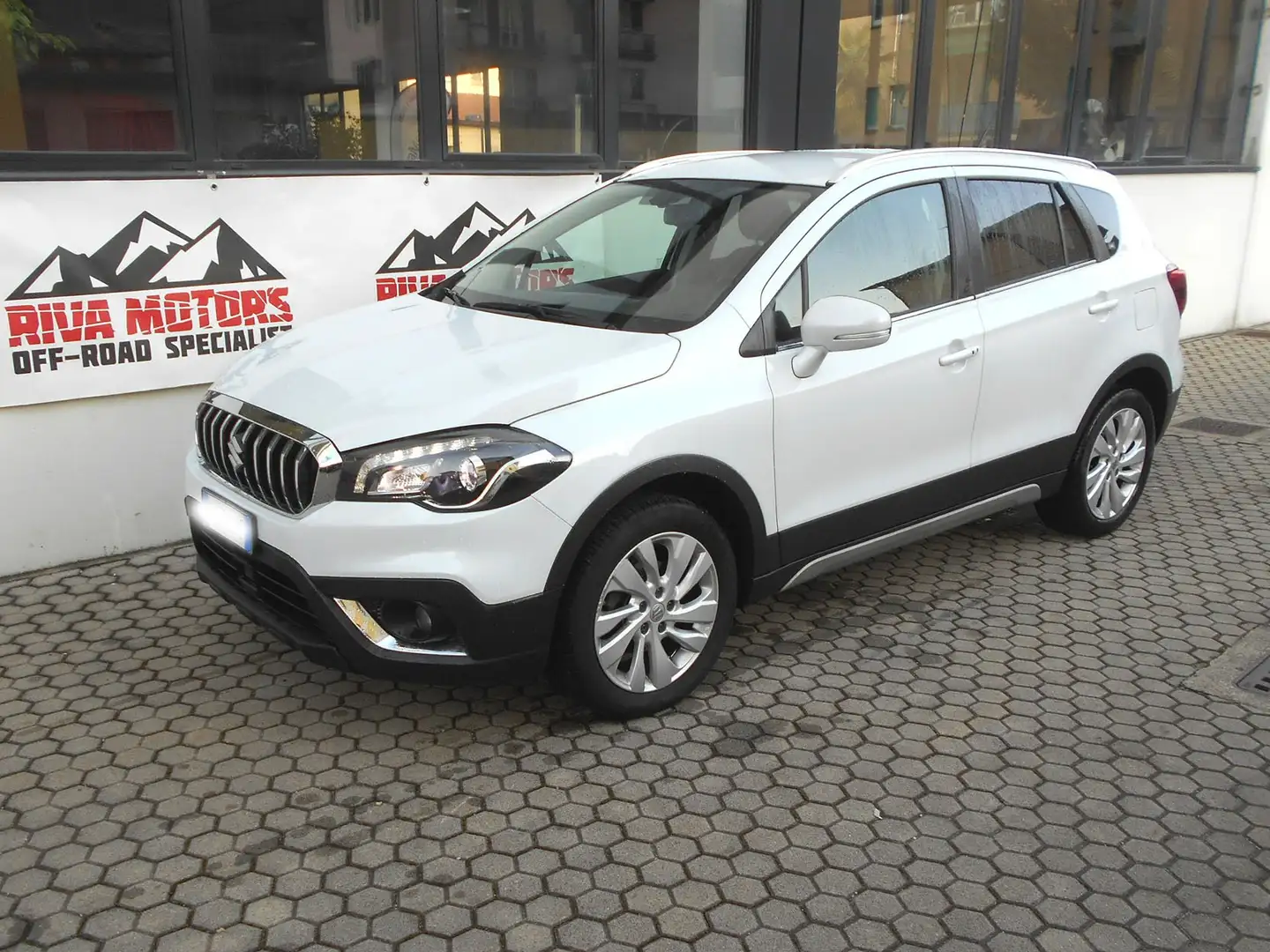 Suzuki SX4 S-Cross 1.4h Starview 4wd allgrip. Da € 188 Fehér - 1