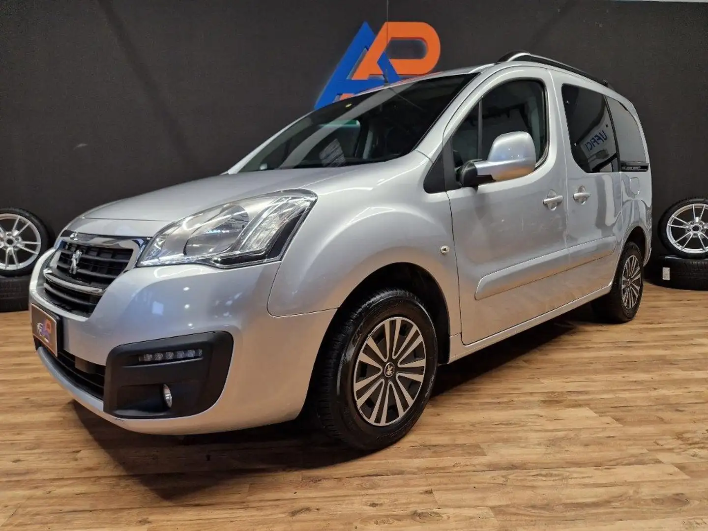 Peugeot Partner Tepee BlueHDi 100 ETG6 S&S Active Grigio - 1