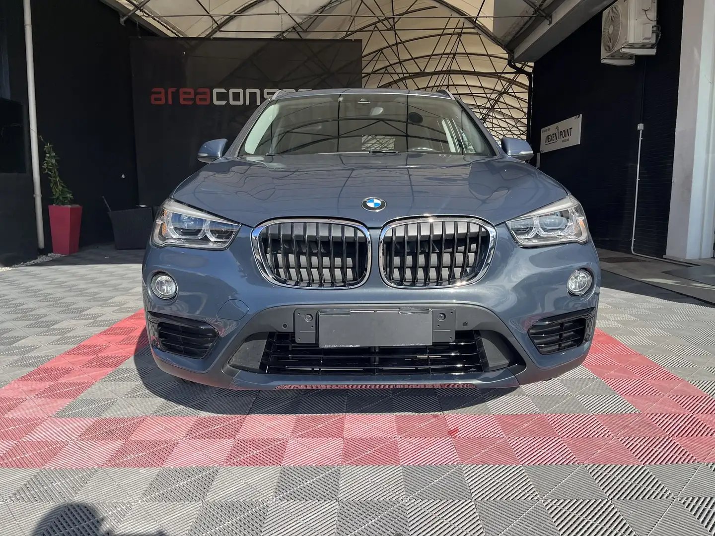 BMW X1 X1 xDrive20d Sport Grau - 2