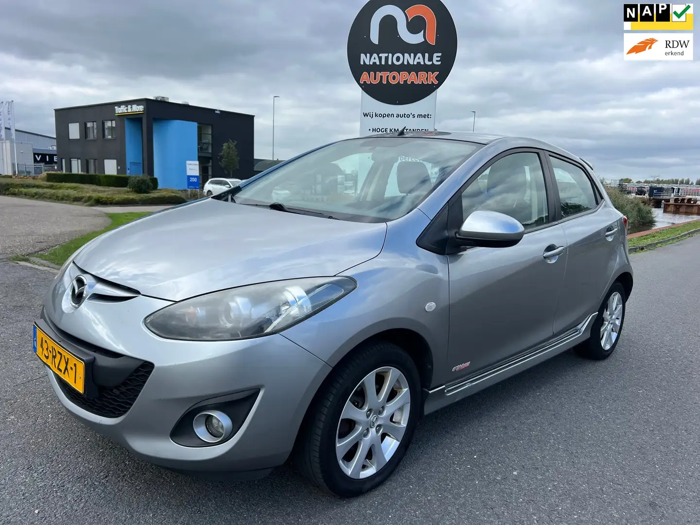 Mazda 2 1.3 BIFUEL GT-M Line * AIRCO * 5-DEURS * Grau - 1