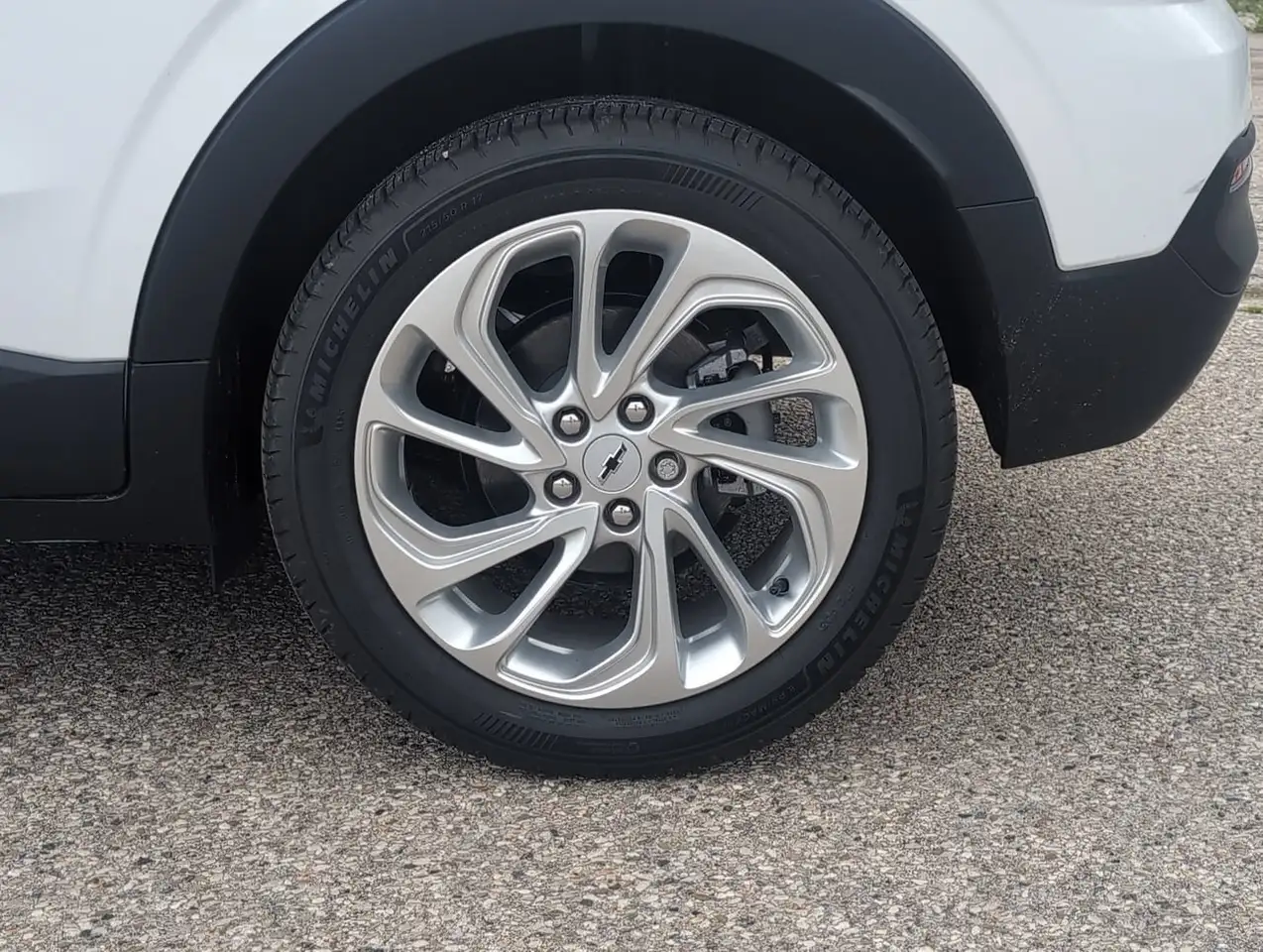 Chevrolet Bolt photo Chevrolet Bolt