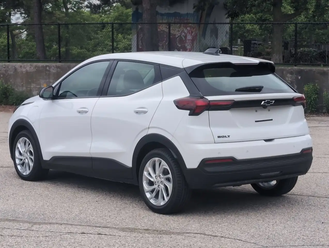 Chevrolet Bolt photo Chevrolet Bolt