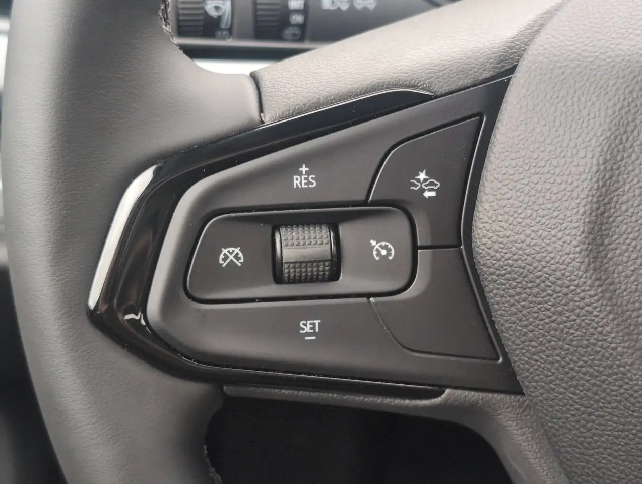 Chevrolet Bolt photo Chevrolet Bolt