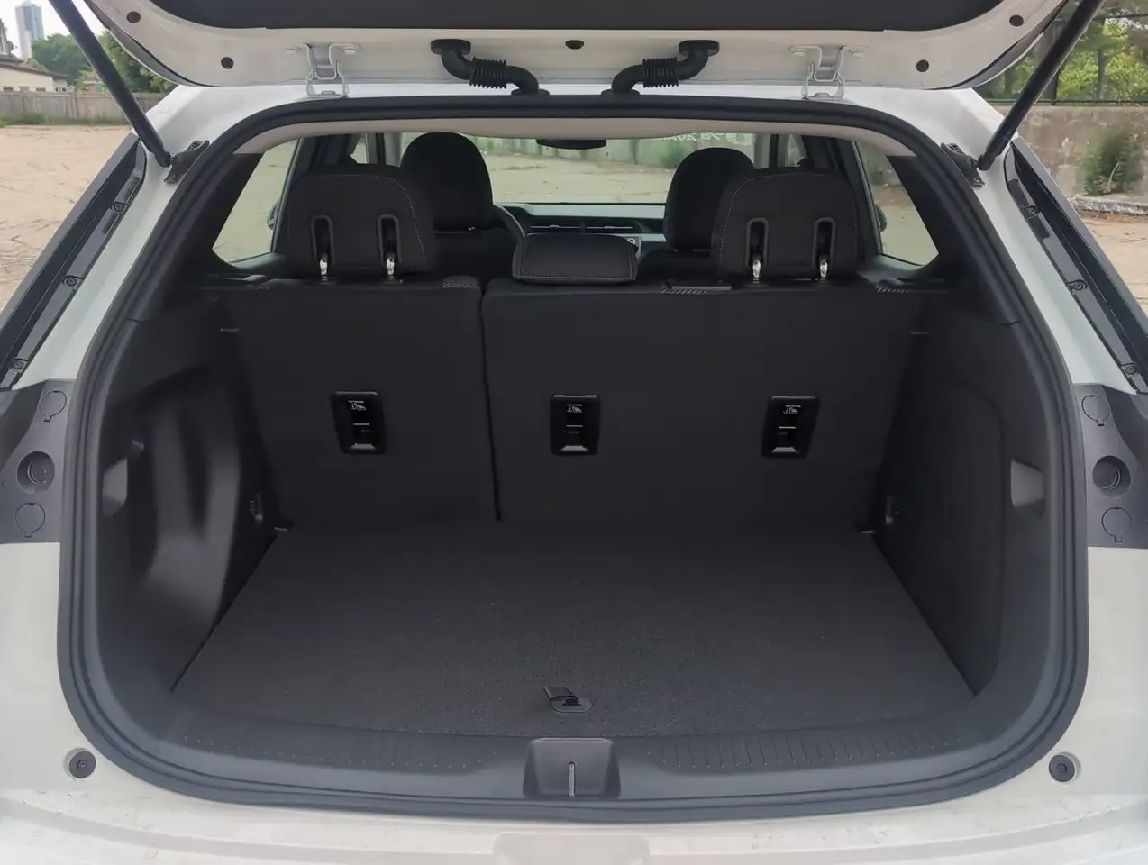 Chevrolet Bolt photo Chevrolet Bolt