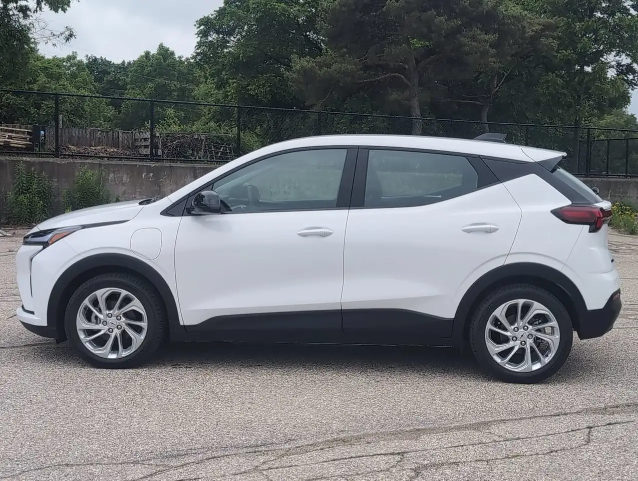 Chevrolet Bolt photo Chevrolet Bolt