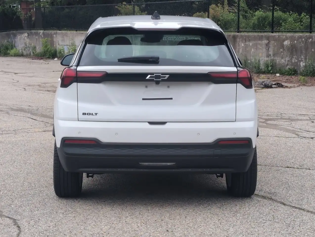 Chevrolet Bolt photo Chevrolet Bolt