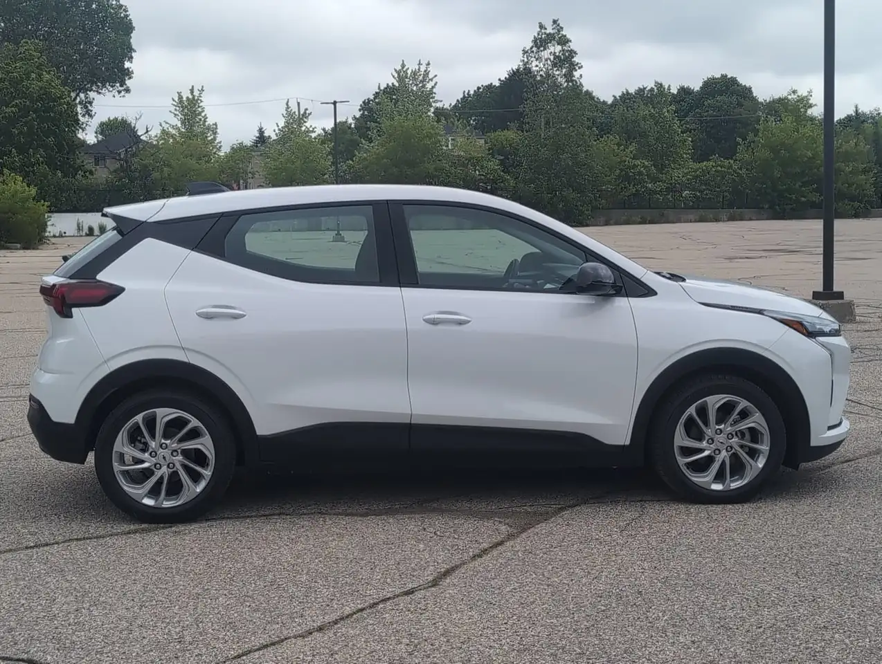 Chevrolet Bolt photo Chevrolet Bolt