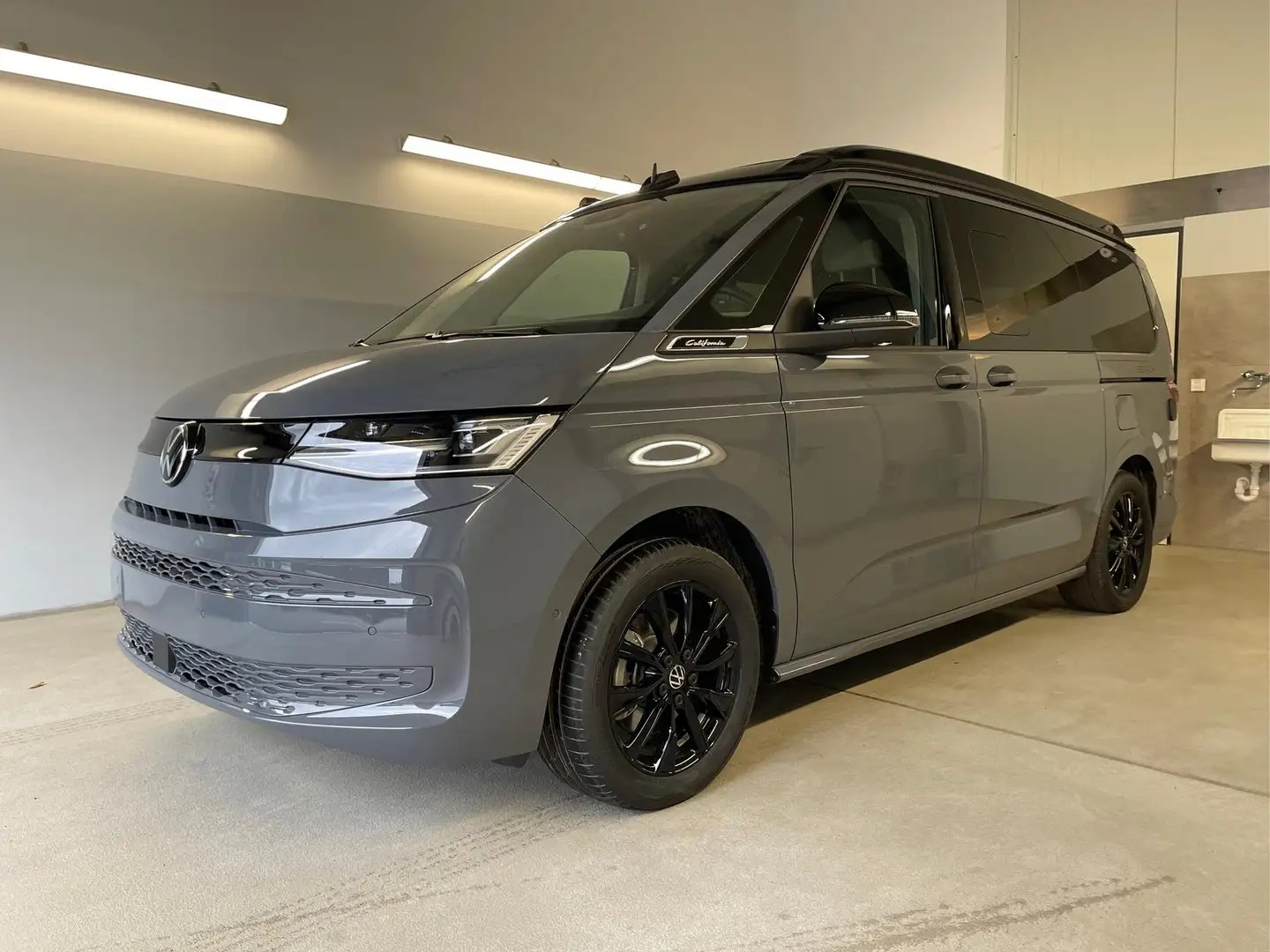 Volkswagen T7 California Beach Camper TDI AHK+Matrix+Navi+Standheiz+360°... Grau - 1