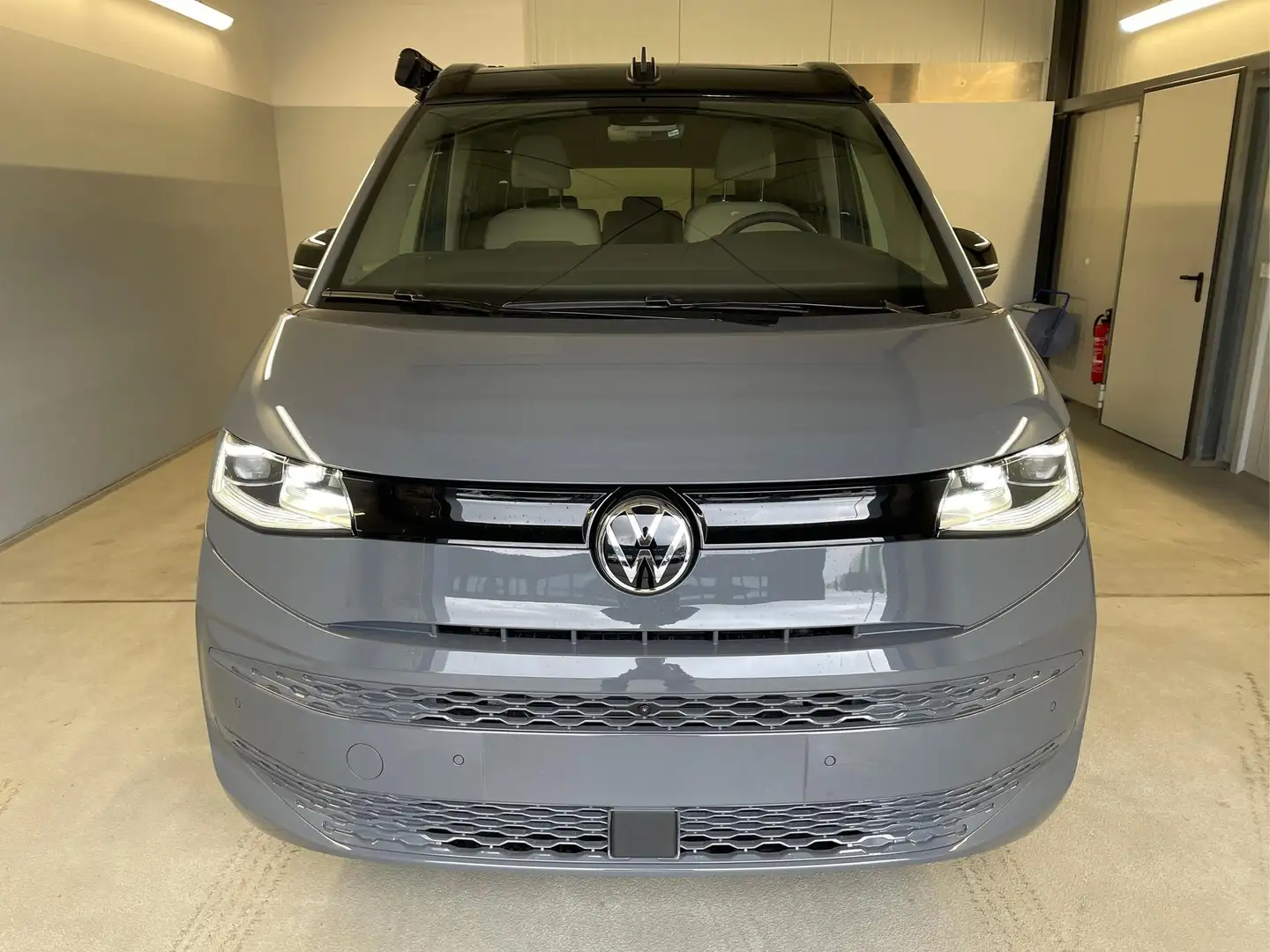 Volkswagen T7 California Beach Camper TDI AHK+Matrix+Navi+Standheiz+360°... Grau - 2
