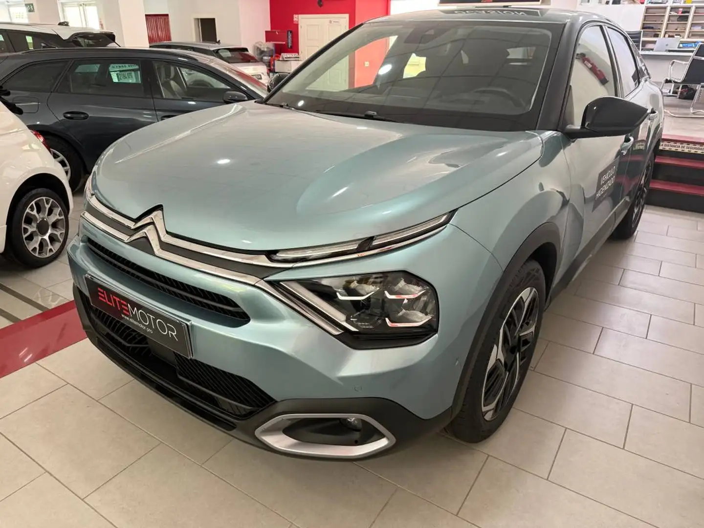 Citroen C4 1.2 PureTech Shine S&S 130 Blauw - 1