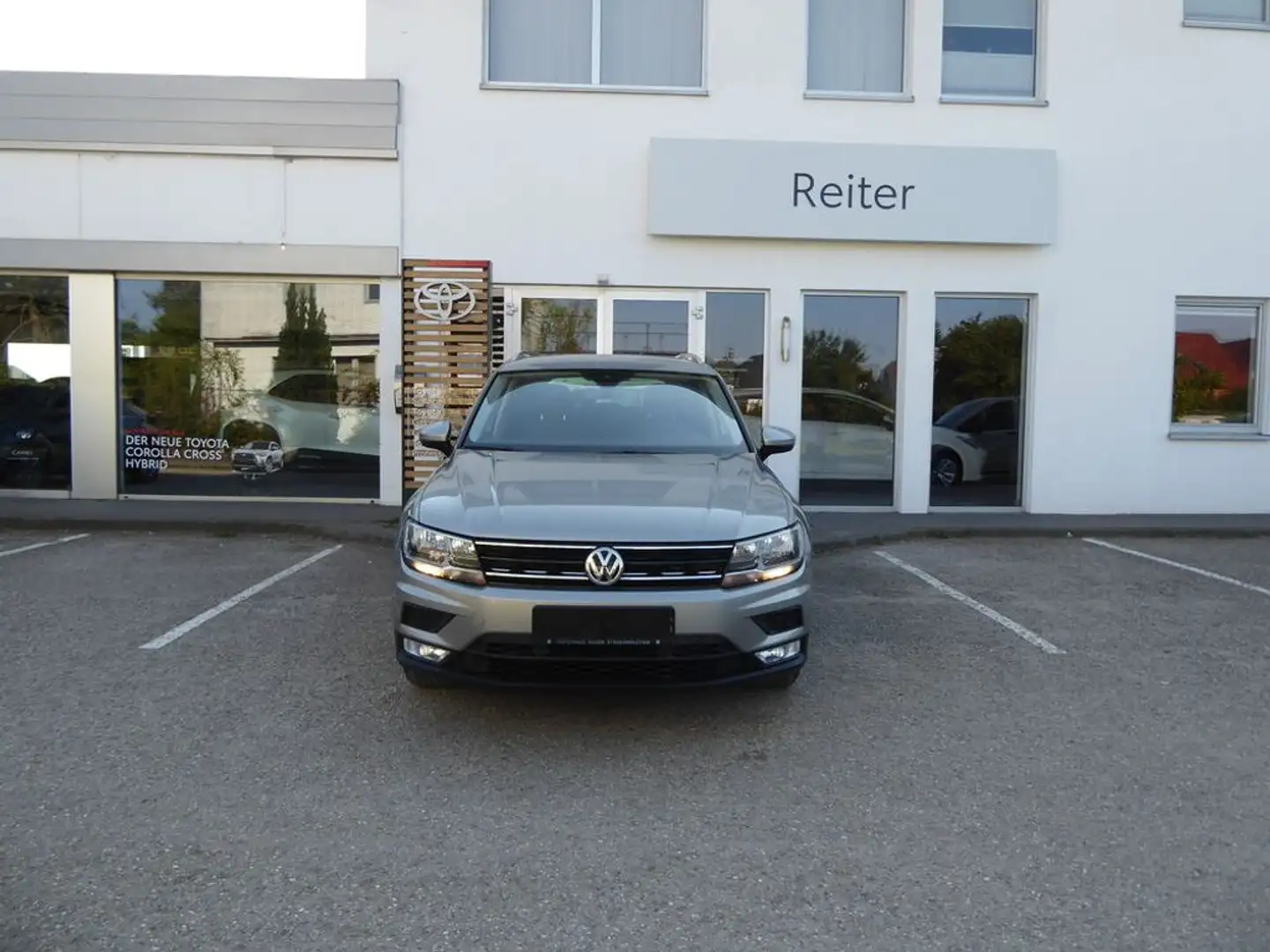 Volkswagen Tiguan 2,0 TDI *AHK*APP-CONNECT*SHZ* Silber - 1