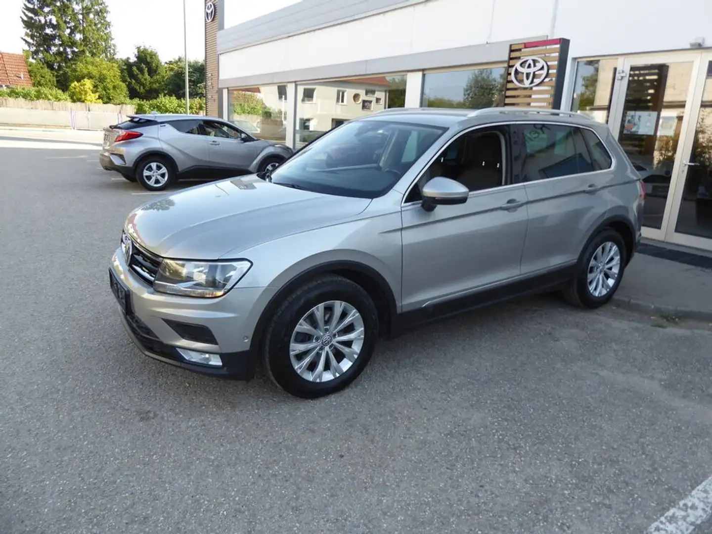 Volkswagen Tiguan 2,0 TDI *AHK*APP-CONNECT*SHZ* Silber - 2