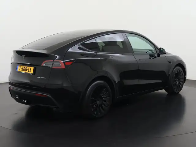 Tesla Model Y view 4
