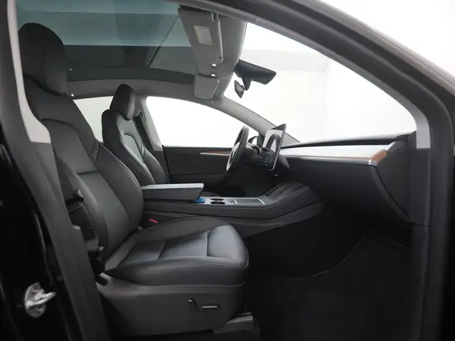 Tesla Model Y view 3