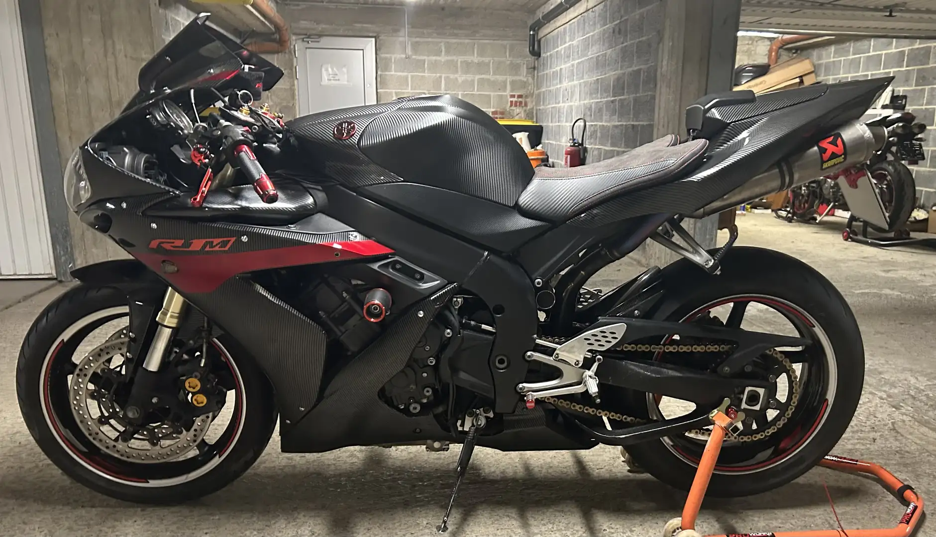 Yamaha YZF-R1 carbon met volledige akrovic uitlaat Zwart - 1