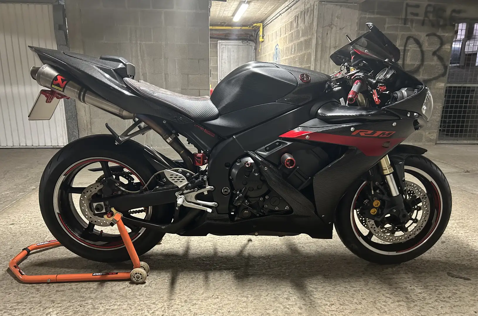 Yamaha YZF-R1 carbon met volledige akrovic uitlaat Zwart - 2