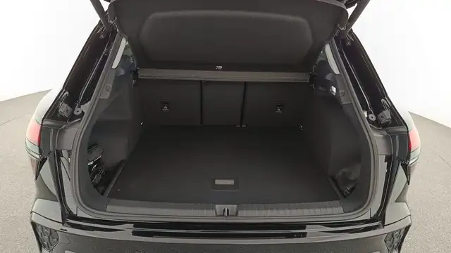 Audi Q3 view 7