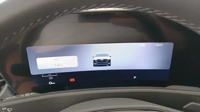Audi Q3 view 15