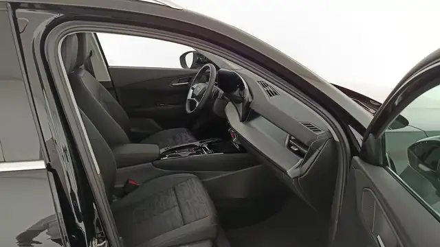 Audi Q3 view 10