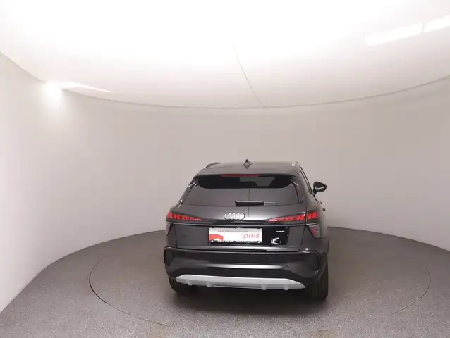 Audi Q3 view 6