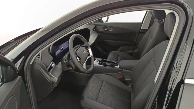 Audi Q3 view 9