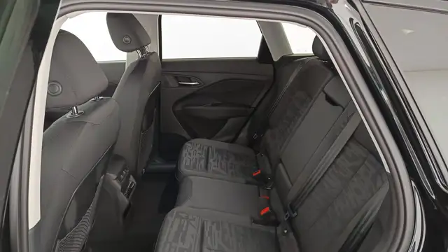 Audi Q3 view 11