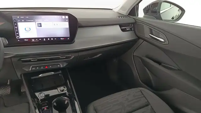 Audi Q3 view 13