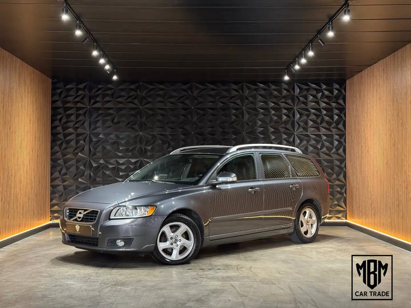 Volvo V50 ✅1.6 D DRIVe 12 Maanden GARANTIE Airco Navi Leder Cruise Control Parkeersensoren Grau - 1