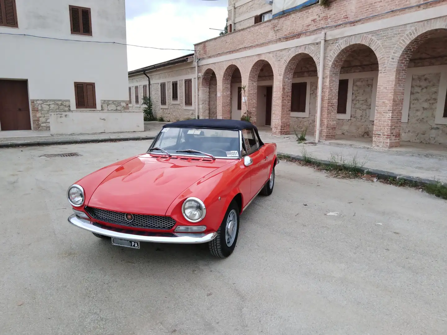 Fiat 124 Spider Rosso - 1