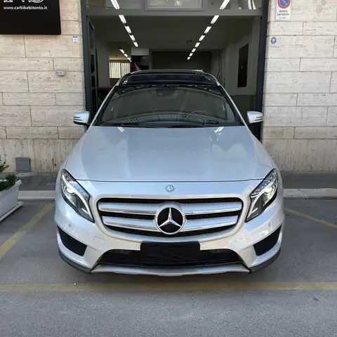 Mercedes-Benz GLA 200 GLA 200 CDI Automatic 4Matic Premium