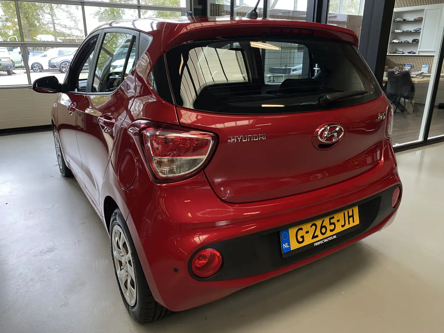Hyundai i10 1.0i Comfort Airco, Cruise control Rood - 2