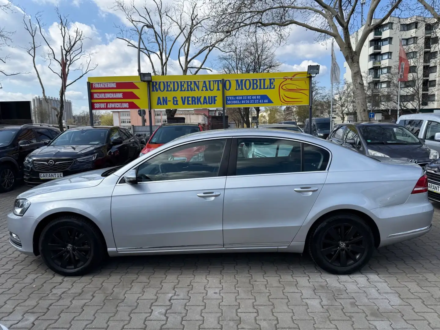 Volkswagen Passat Lim. Comfortline BlueMotion*NAVIGATION Silber - 2