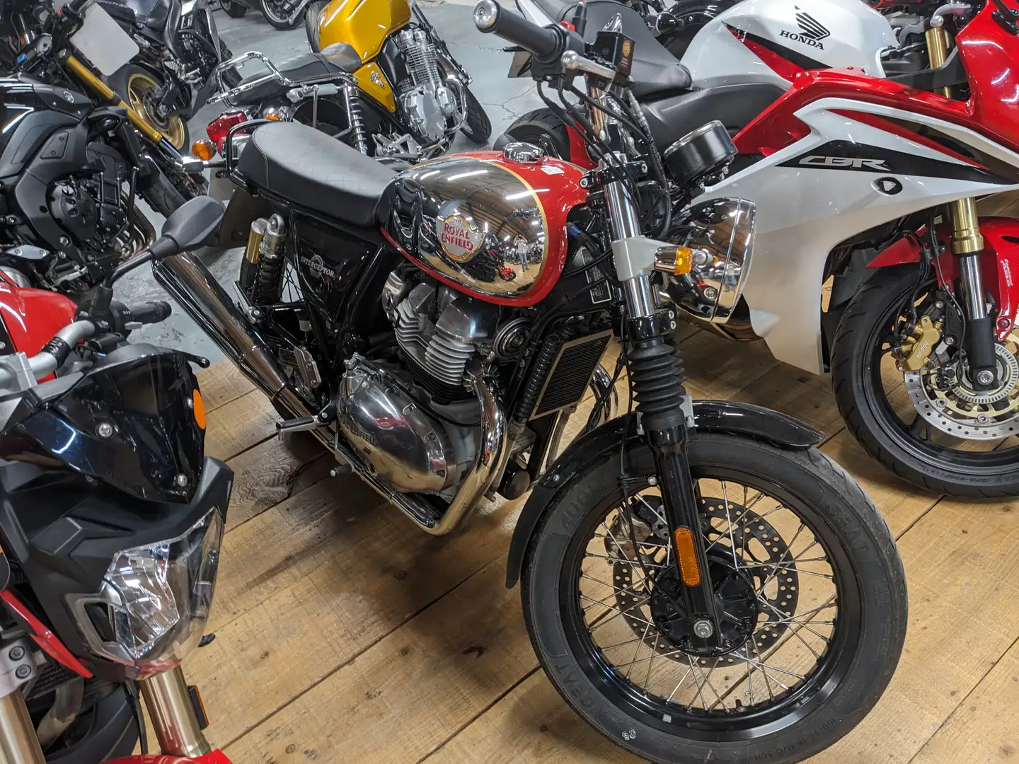 Royal Enfield Interceptor Roşu - 1