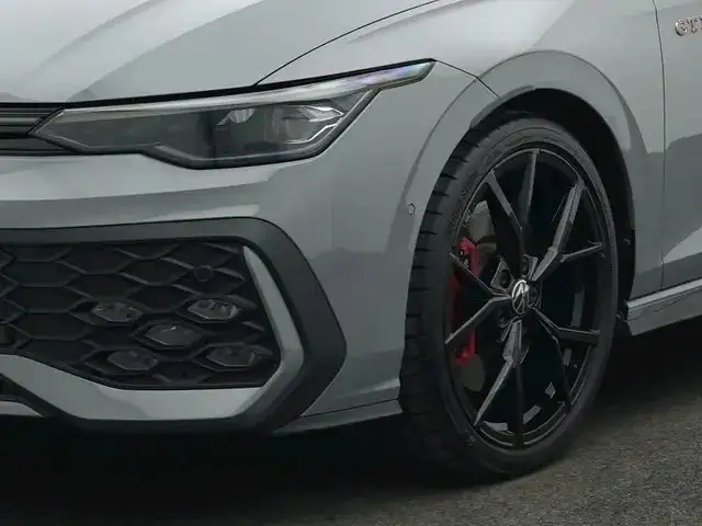 Volkswagen Golf view 4