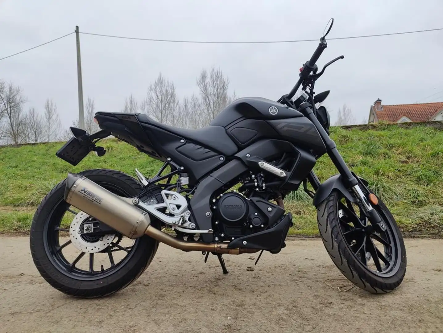 Yamaha MT-125 Akrapovic - Full Black Negru - 2