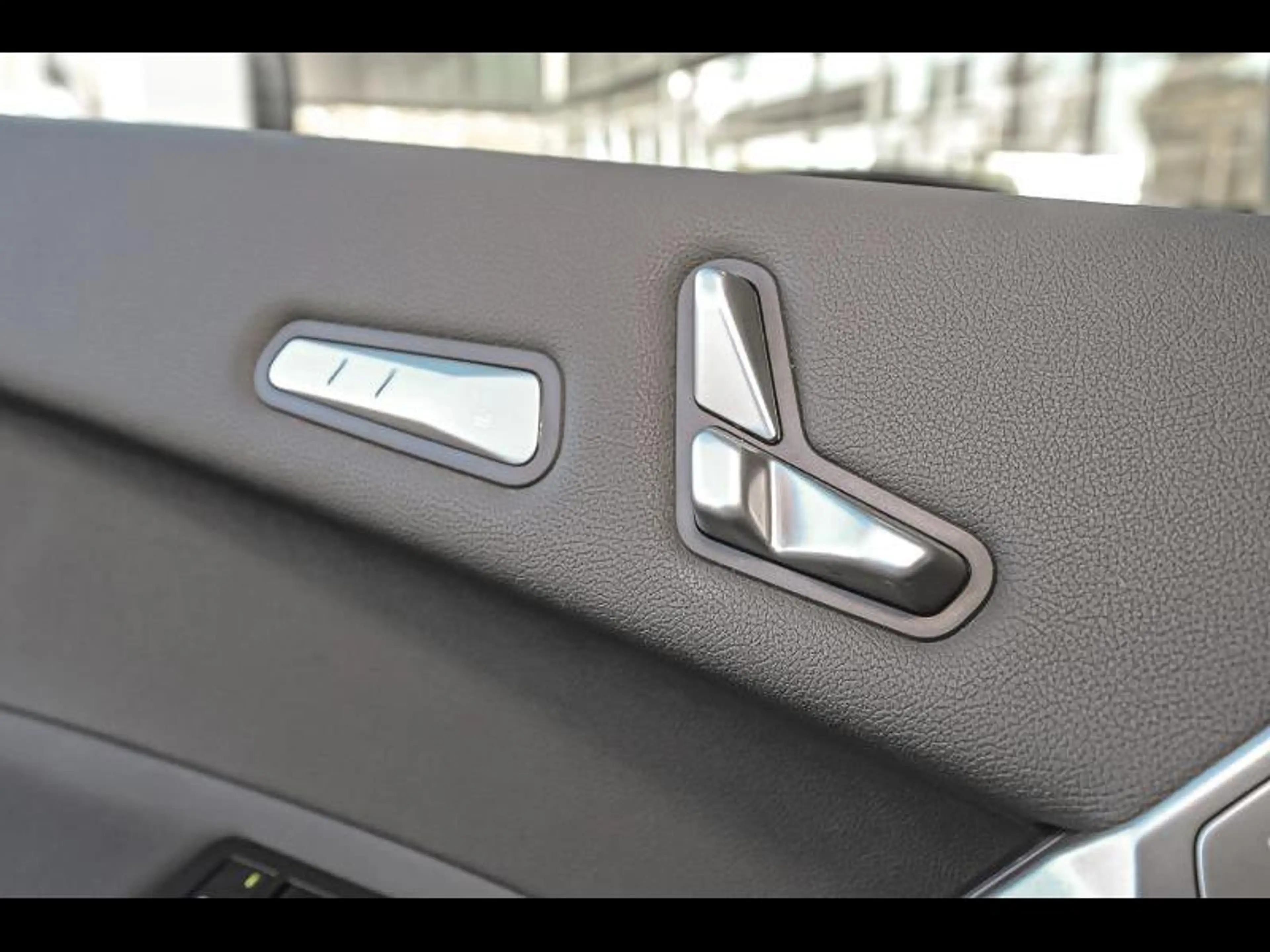 BMW iX xDrive45 - M SPORTPAKKET PRO — photo 17