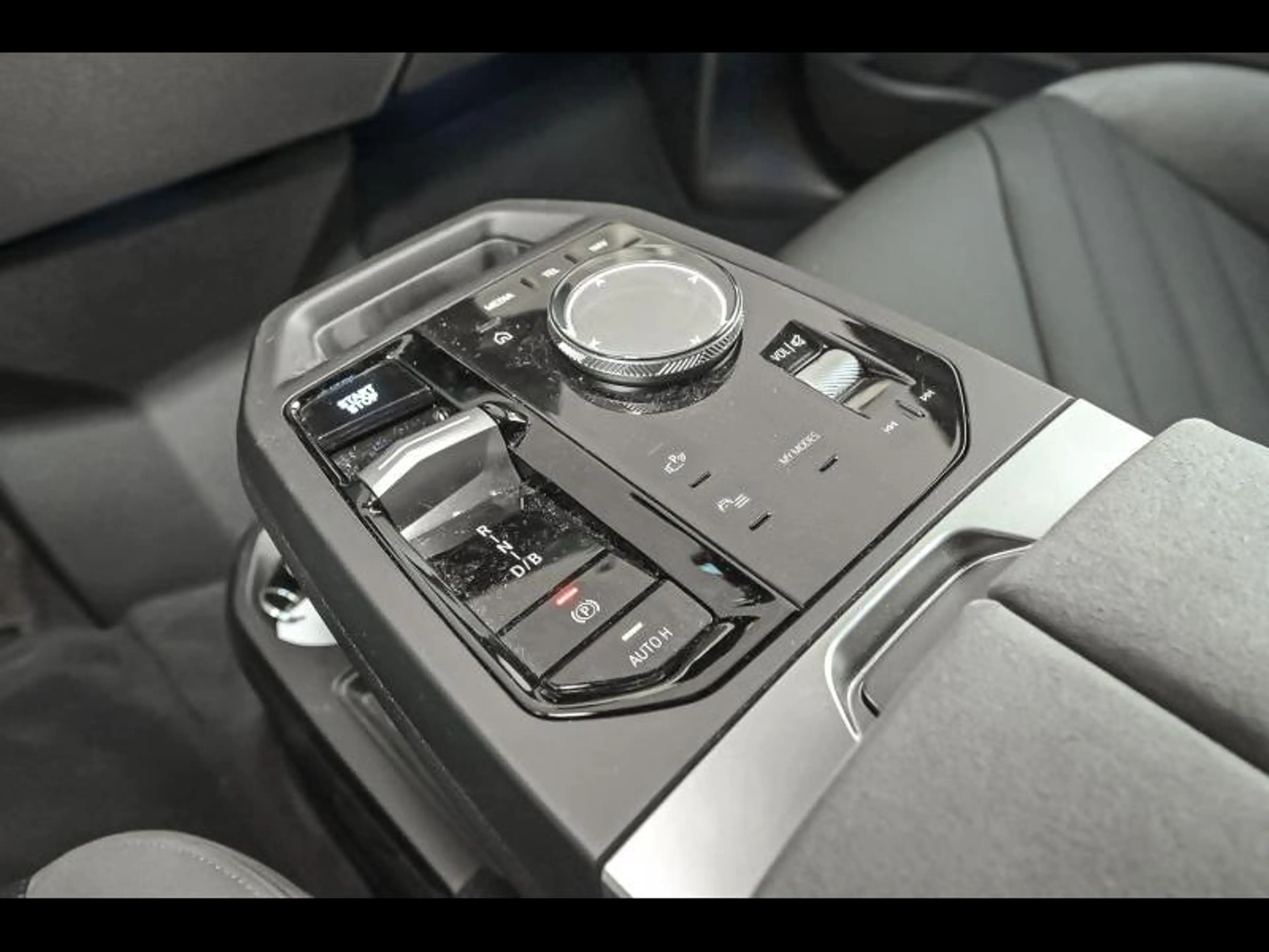 BMW iX xDrive45 - M SPORTPAKKET PRO — photo 11